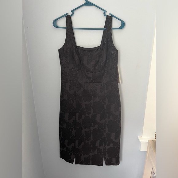 Evan Picone Black Sleeveless Sheath Mini Dress with textured floral - Picture 1 of 13